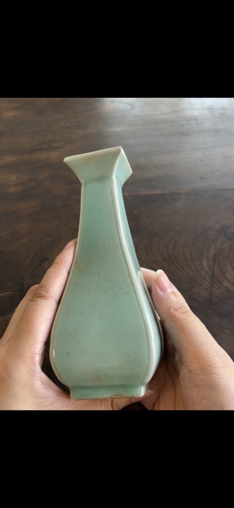 古玩陶瓷龍泉窯方瓶真品鑒賞圖