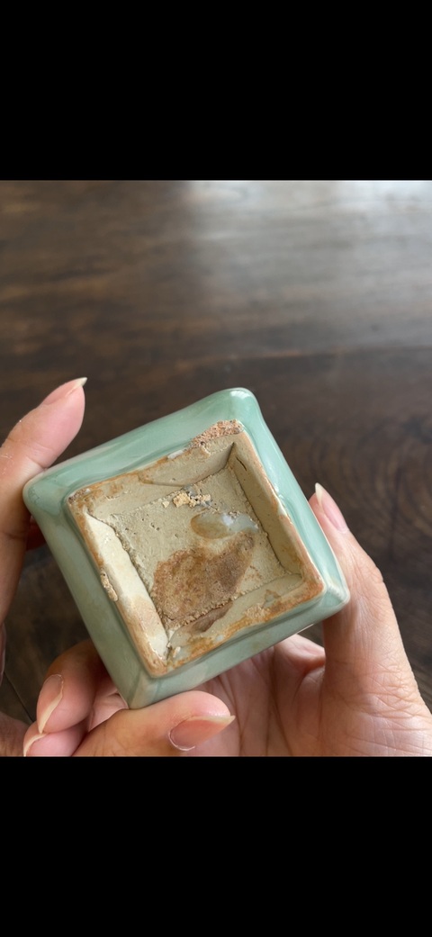 古玩陶瓷龍泉窯方瓶真品鑒賞圖