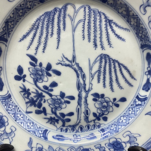 古玩陶瓷花卉紋青花盤真品鑒賞圖