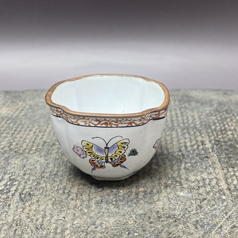 古玩陶瓷蝶紋倭角杯真品鑒賞圖