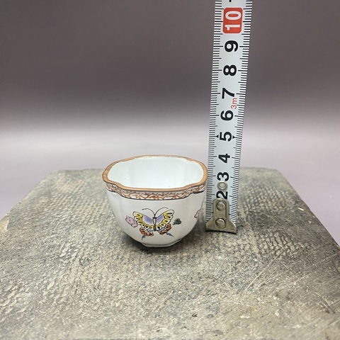 古玩陶瓷蝶紋倭角杯真品鑒賞圖