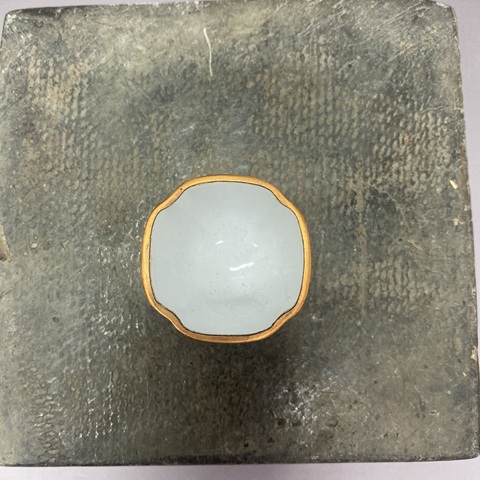 古玩陶瓷蝶紋倭角杯真品鑒賞圖