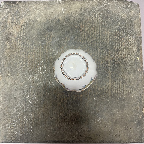 古玩陶瓷蝶紋倭角杯真品鑒賞圖