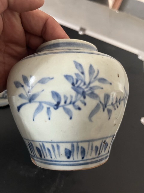 古玩陶瓷明中期折枝花卉紋青花蓋罐真品鑒賞圖