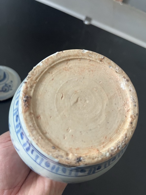 古玩陶瓷明中期折枝花卉紋青花蓋罐真品鑒賞圖