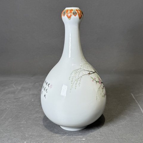 古玩陶瓷琺瑯彩杏林春燕圖蒜頭瓶真品鑒賞圖