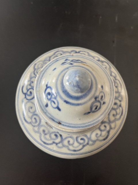 古玩陶瓷明中期折枝花卉紋青花蓋罐真品鑒賞圖