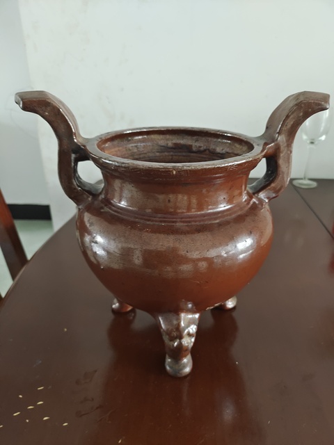 古玩陶瓷紫金釉三足雙耳香爐真品鑒賞圖