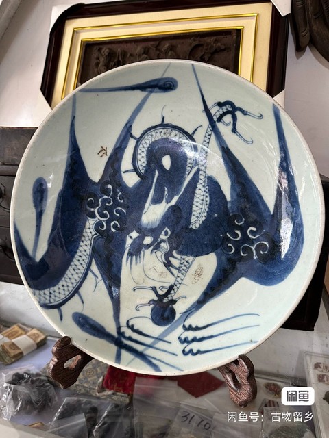 古玩陶瓷乾隆青花過墻龍盤真品鑒賞圖