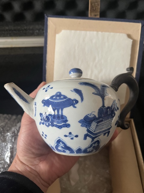 古玩陶瓷清康熙青花博古紋茶壺真品鑒賞圖