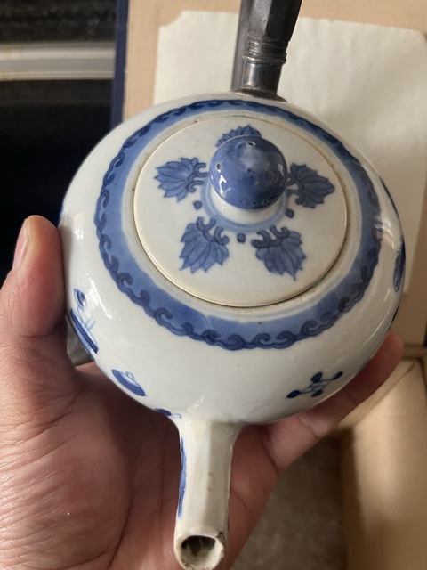 古玩陶瓷清康熙青花博古紋茶壺真品鑒賞圖