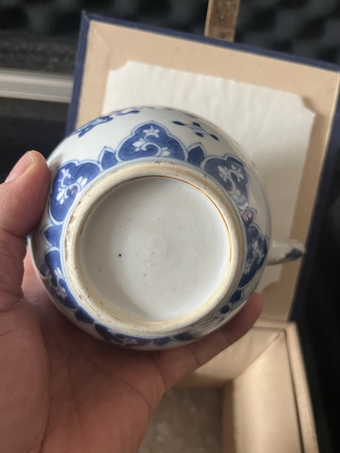 古玩陶瓷清康熙青花博古紋茶壺真品鑒賞圖