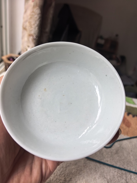 古玩陶瓷白釉暗刻龍紋碗真品鑒賞圖