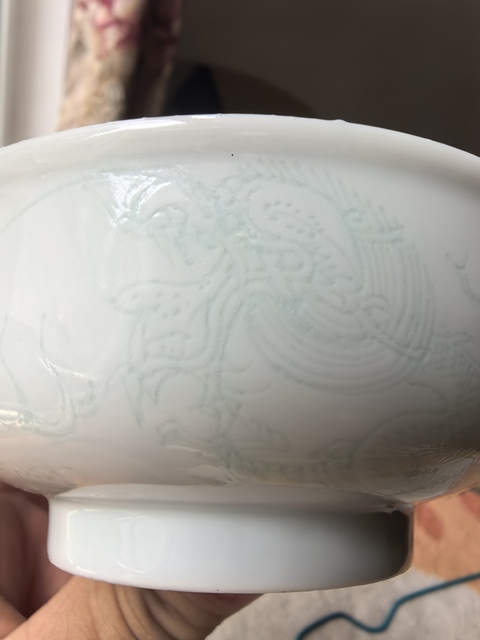 古玩陶瓷白釉暗刻龍紋碗真品鑒賞圖