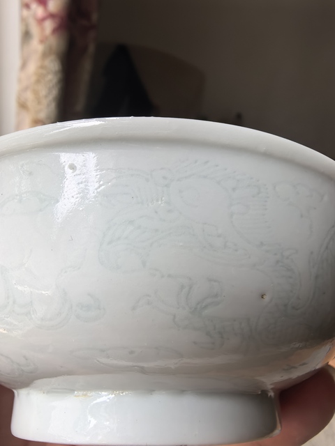 古玩陶瓷白釉暗刻龍紋碗真品鑒賞圖