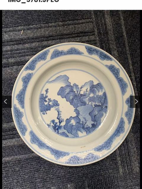 古玩陶瓷山水紋青花盤真品鑒賞圖
