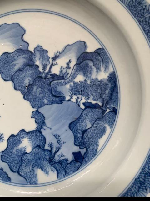 古玩陶瓷山水紋青花盤真品鑒賞圖