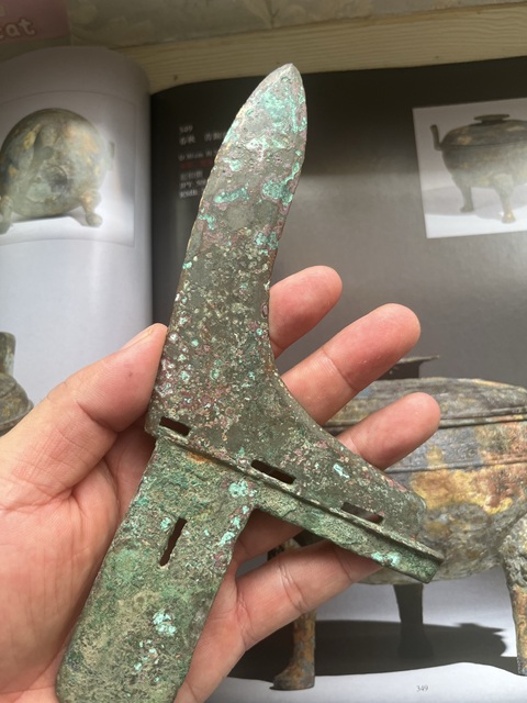 古玩銅器戰(zhàn)國(guó)晚期銅戈真品鑒賞圖