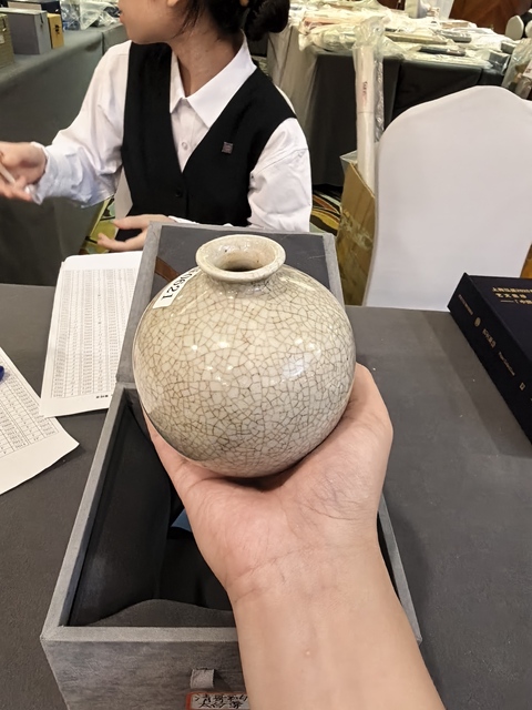 古玩陶瓷哥釉罐真品鑒賞圖