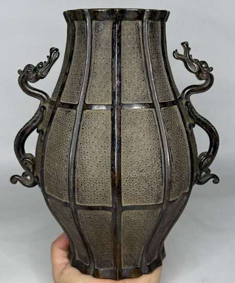 古玩銅器龍耳瓶真品鑒賞圖