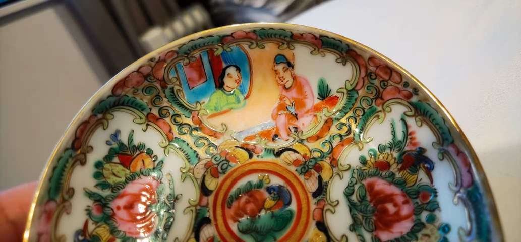 古玩陶瓷廣彩人物花卉紋盤真品鑒賞圖