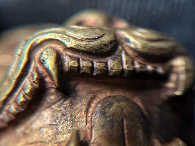 古玩雜項手工暫刻黃金蓮花獅子擺件真品鑒賞圖