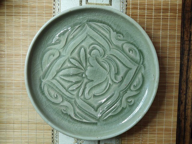 古玩陶瓷青瓷刻花盤真品鑒賞圖