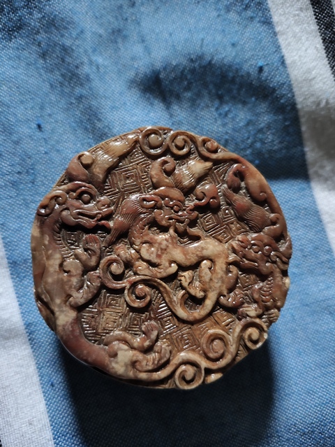 古玩玉器壽山石雕“螭龍紋蓋盒”真品鑒賞圖