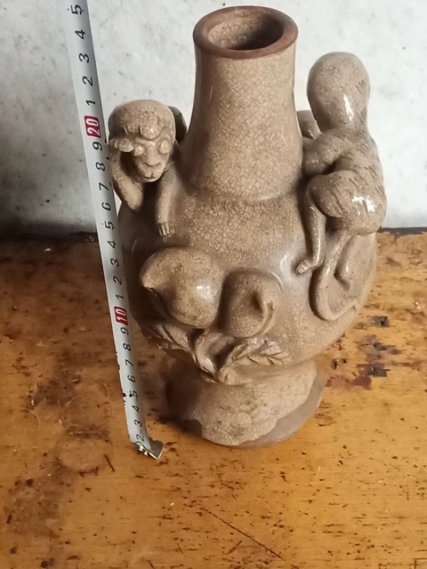 古玩陶瓷靈猴壽桃瓶真品鑒賞圖