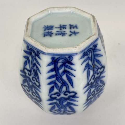 古玩陶瓷青花花卉紋八方罐真品鑒賞圖