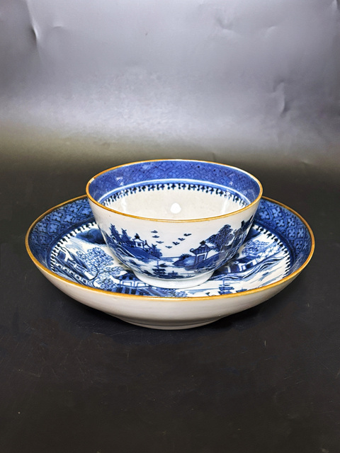 古玩陶瓷青花山水人物紋杯碟真品鑒賞圖