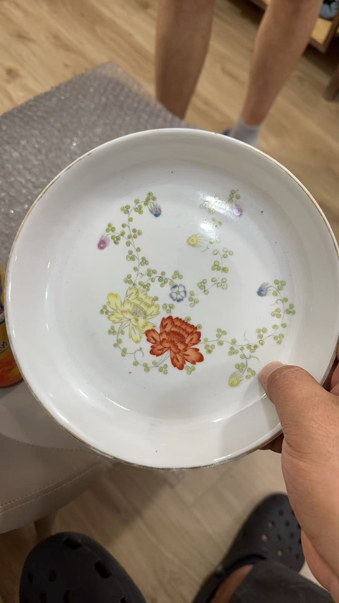 古玩陶瓷花卉紋粉彩盤真品鑒賞圖