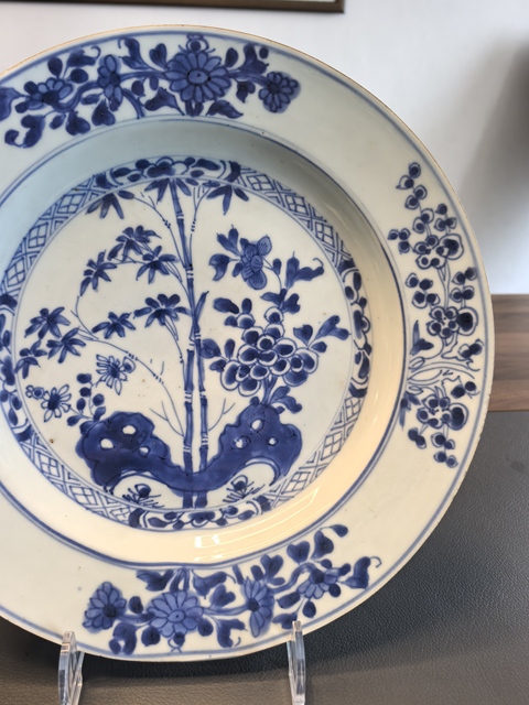 古玩陶瓷青花洞石花卉紋盤真品鑒賞圖
