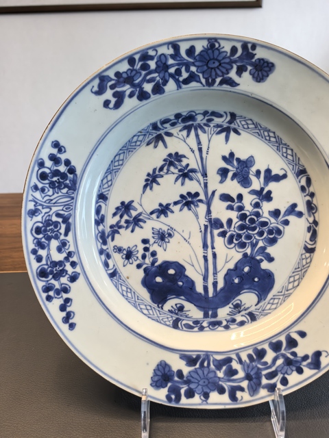 古玩陶瓷青花洞石花卉紋盤真品鑒賞圖
