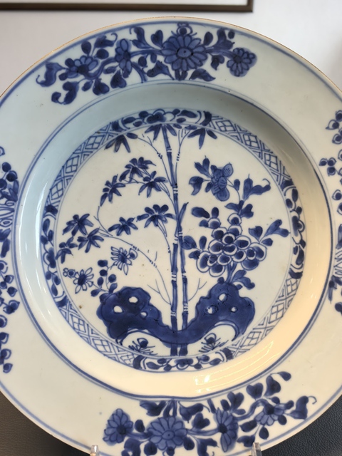 古玩陶瓷青花洞石花卉紋盤真品鑒賞圖