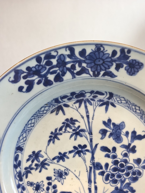 古玩陶瓷青花洞石花卉紋盤真品鑒賞圖