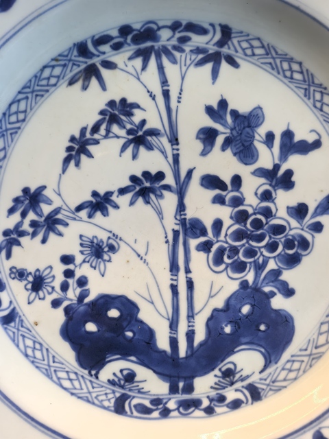 古玩陶瓷青花洞石花卉紋盤真品鑒賞圖