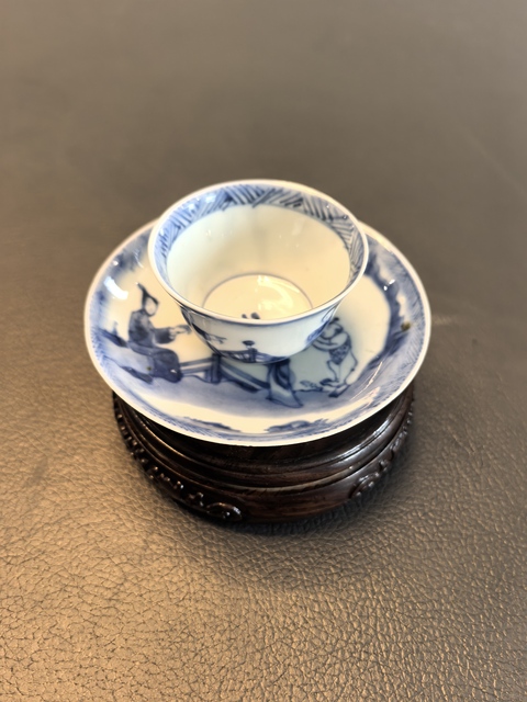 古玩陶瓷青花仕女人物杯碟真品鑒賞圖