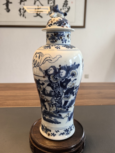 古玩陶瓷青花釉里紅刀馬人物雞腿瓶真品鑒賞圖