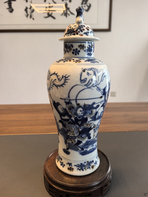 古玩陶瓷青花釉里紅刀馬人物雞腿瓶真品鑒賞圖