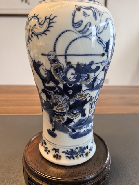 古玩陶瓷青花釉里紅刀馬人物雞腿瓶真品鑒賞圖