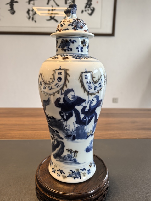 古玩陶瓷青花釉里紅刀馬人物雞腿瓶真品鑒賞圖