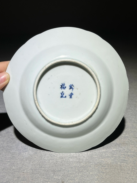 古玩陶瓷青花獅子銹球紋花口盤(pán)真品鑒賞圖