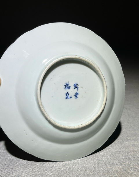 古玩陶瓷青花獅子銹球紋花口盤(pán)真品鑒賞圖