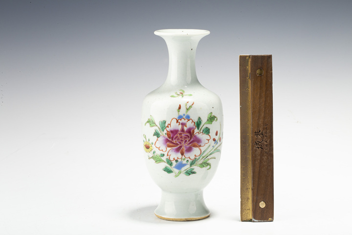 古玩陶瓷清雍正·粉彩花卉紋瓶拍賣,當(dāng)前價(jià)格2752元