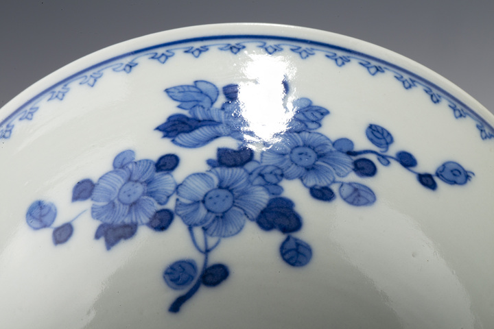 古玩陶瓷清末民初·青花花卉紋碗拍賣，當(dāng)前價(jià)格0元