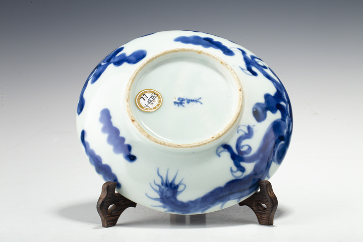 古玩陶瓷清中·青花過墻龍紋盤拍賣,當(dāng)前價(jià)格188元