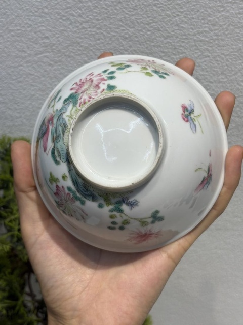 古玩陶瓷花鳥蝶紋粉彩碗真品鑒賞圖