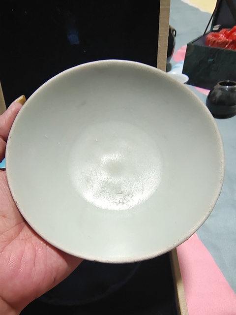 古玩陶瓷龍泉青瓷刻仰蓮紋碗真品鑒賞圖