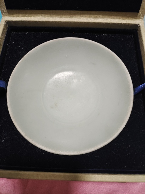 古玩陶瓷龍泉青瓷刻仰蓮紋碗真品鑒賞圖